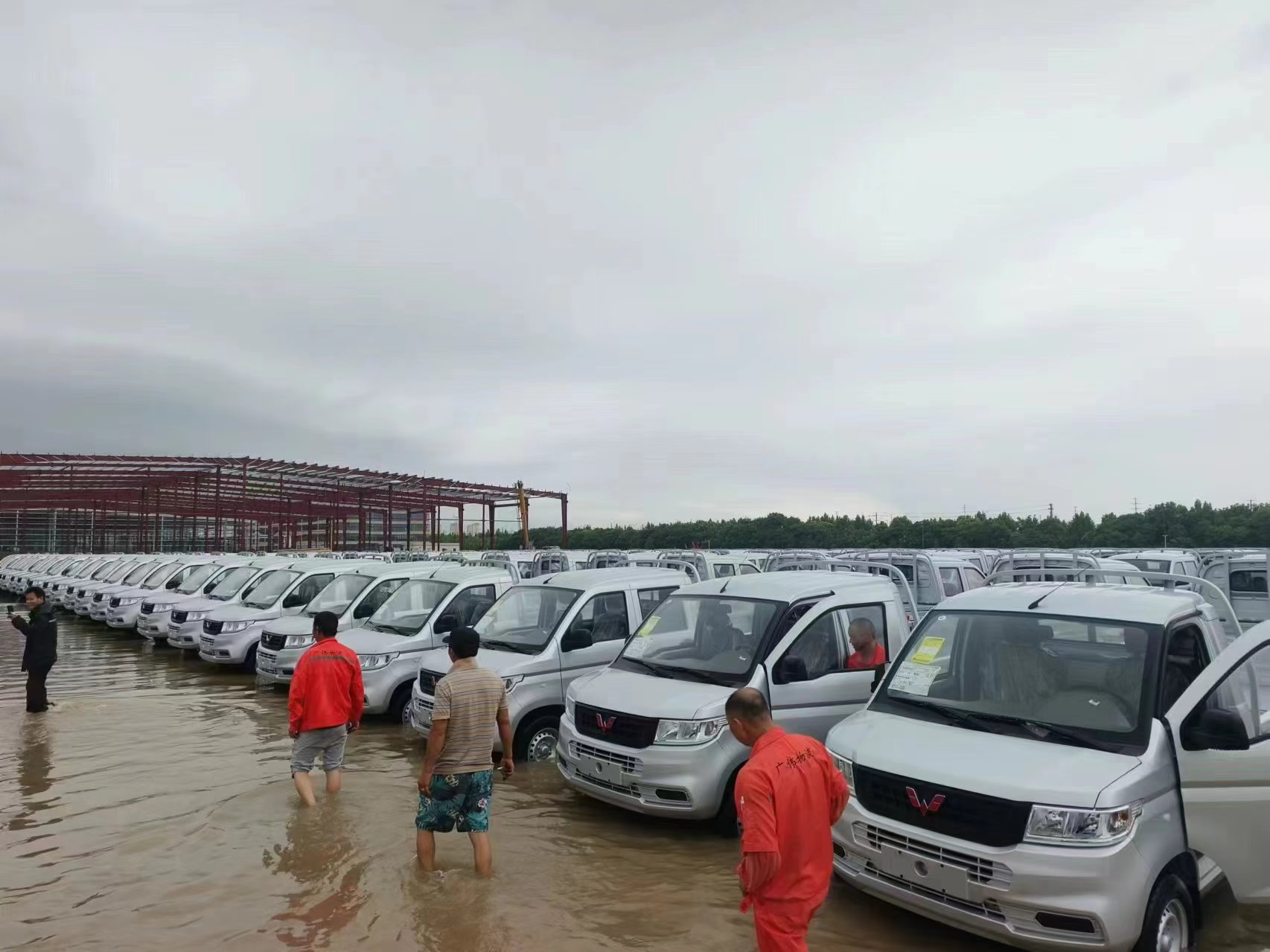 眾志成城，防汛救災(zāi)，各位的堅(jiān)守正是公司發(fā)展的核心動(dòng)力。